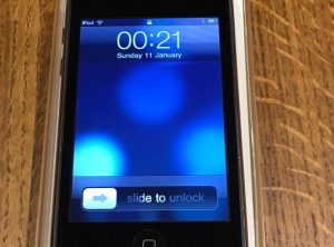 apple ipod touch second generation front